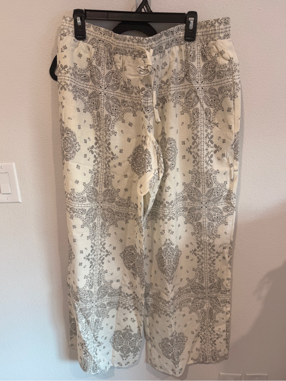 Urban Outfitters Kimchi Blue Maura Bandana Print Pull-On Pants - Picture 2 of 5